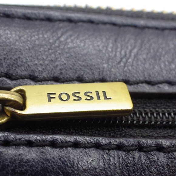 Excellent FOSSIL Black Leather Wallet/ Wristlet/ Zipper Closure/ - Picture 3 of 6